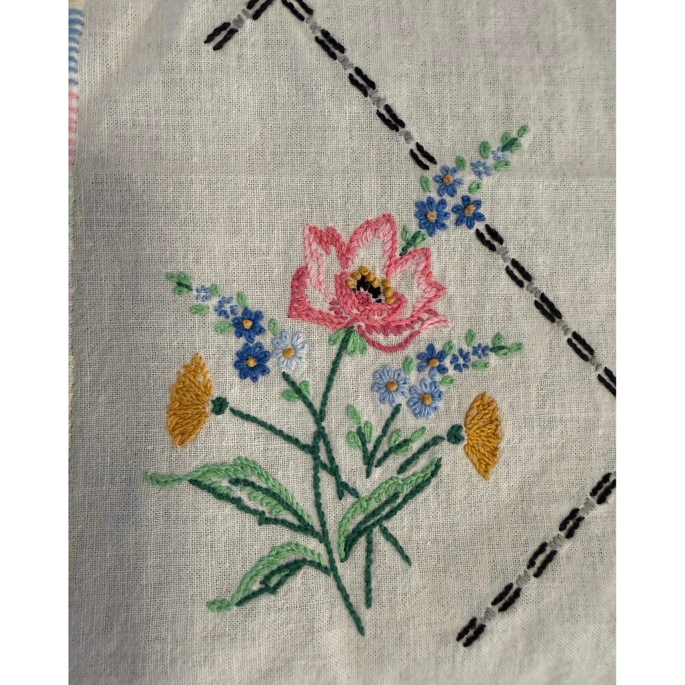Vintage Embroidered‎ Linen Doily Pastel Crochet Lace Floral